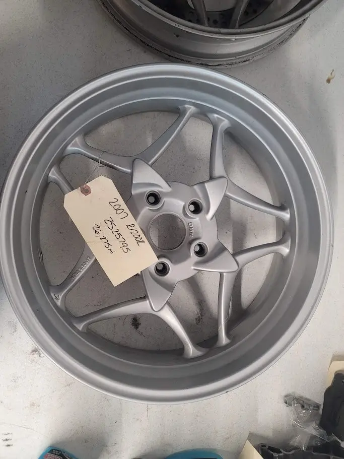 Used Bmw R1200r Rear Wheel 1