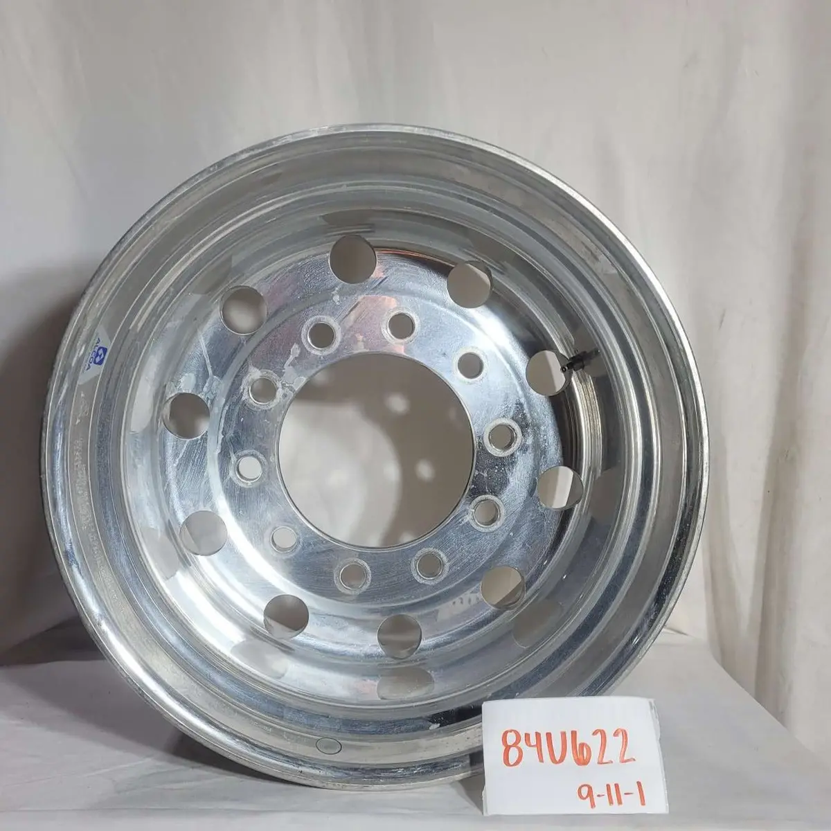 22.5X14.00 Alcoa 10X285mm Hub Pilot Mirror Polished (2" Offset)(Returned Item) 1