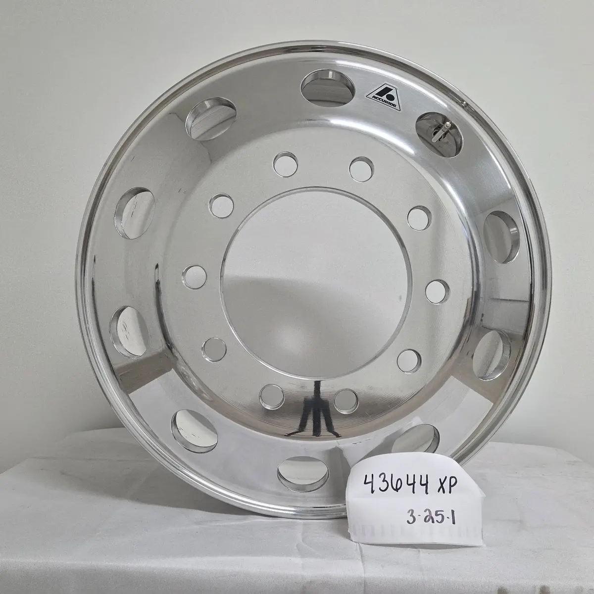22.5X8.25 Accuride Lightweight 10X285mm Hub Pilot High Polish Both Sides (Returned Item) 1