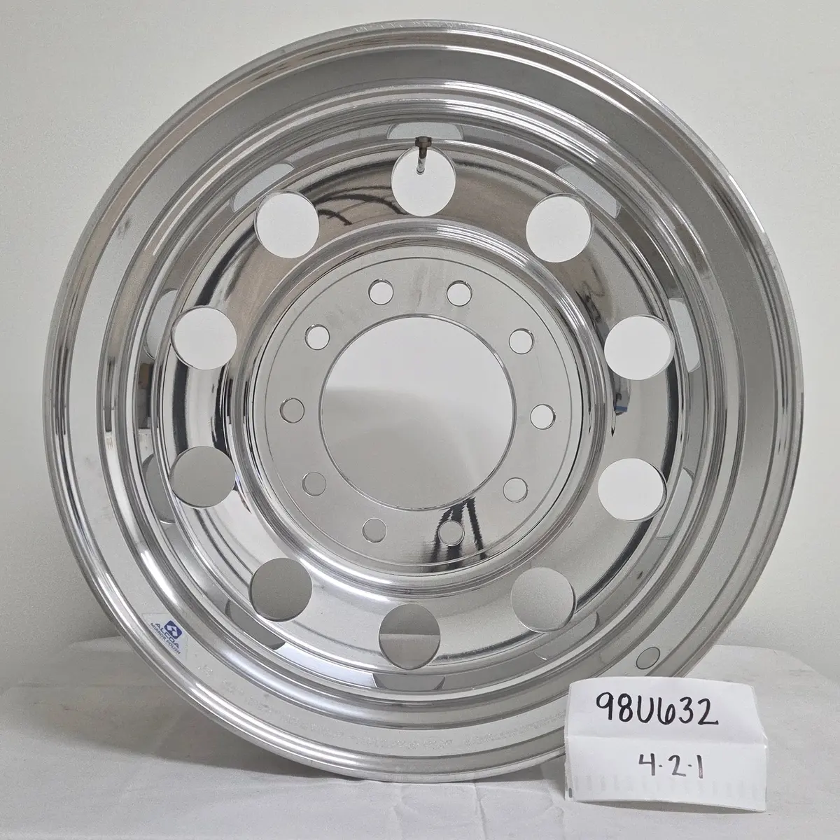 24.5X8.25 Alcoa 10X285mm Hub Pilot Mirror Polish Rear (Returned Item) 1