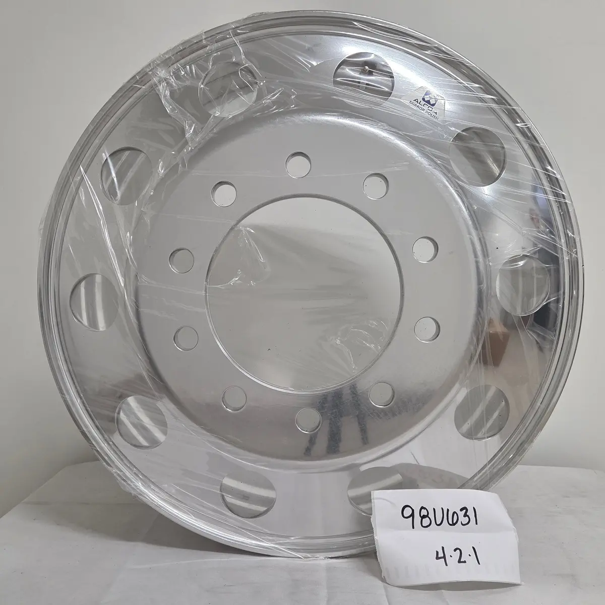 24.5X8.25 Alcoa 10X285mm Hub Pilot Mirror Polish Front (Returned Item) 1