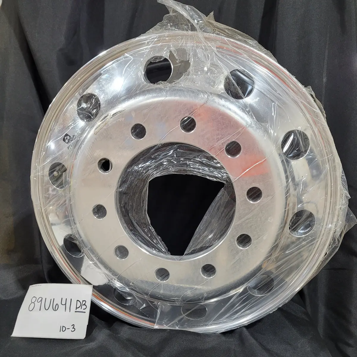 22.5X9.00 Alcoa 10X285mm Durabright Evo Front (Returned Item) 1