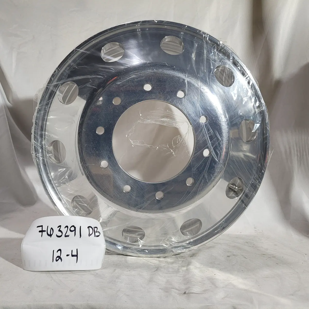 19.5X6.00 Alcoa 10X225mm Hub Pilot Durabright Evo Front (Returned Item) 1