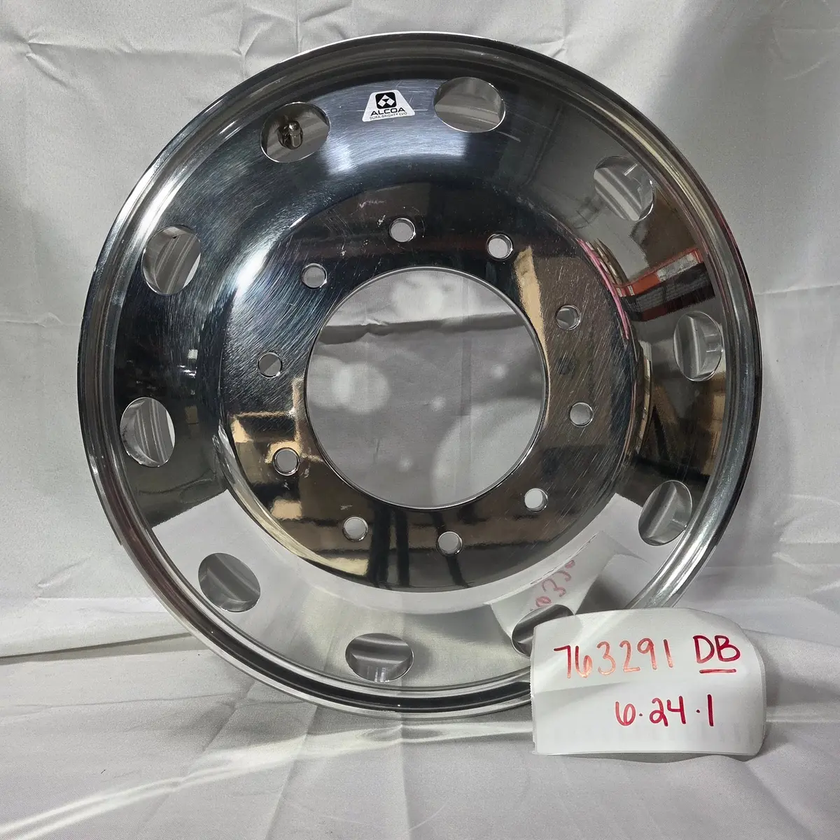 19.5X6.00 Alcoa 10X225mm Hub Pilot Durabright Evo Front (Returned Item) 1