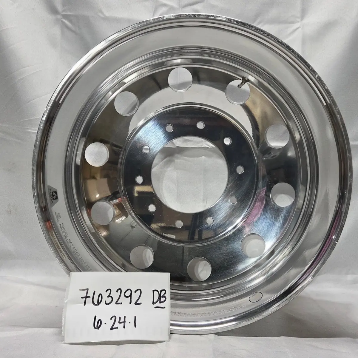 19.5X6.00 Alcoa 10X225mm Hub Pilot Durabright Evo Rear (Returned Item) 1