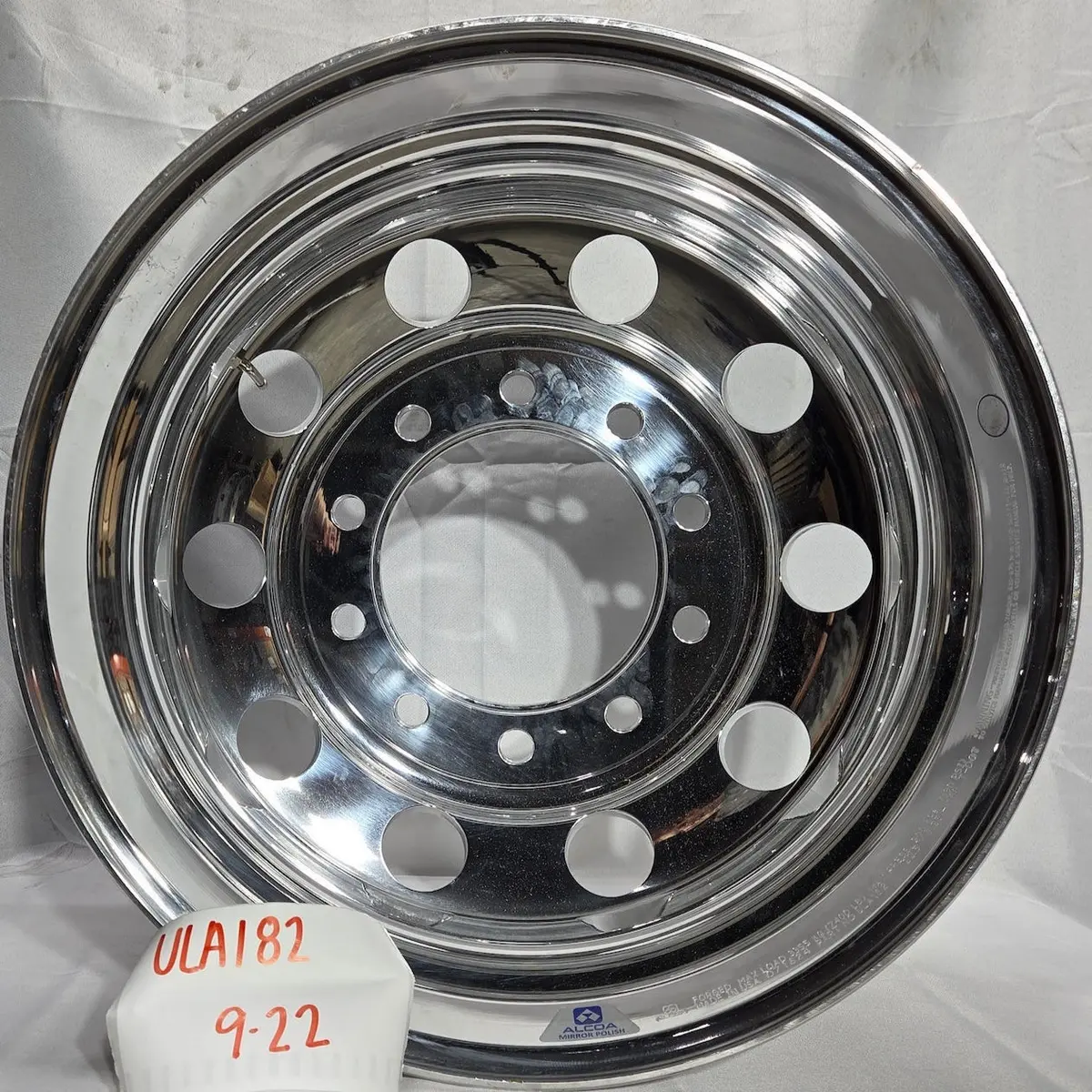 22.5" X 8.25" Alcoa 10X285mm Hub Pilot Mirror Polish Rear (Returned Item) 1