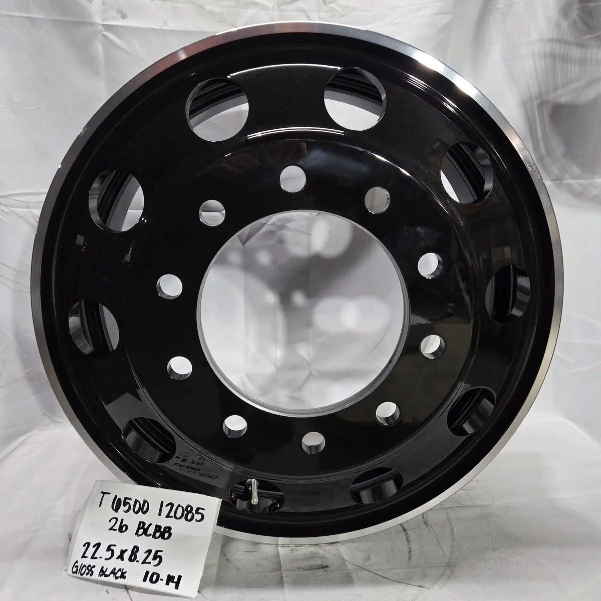 22.5X8.25  Hub Pilot Gloss Black  10X285mm  (Returned Item) 1