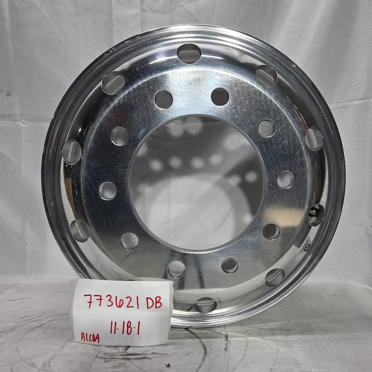 19.5X7.5 Alcoa 10X285mm Hub Pilot Durabright Evo Front (Returned Item) 1