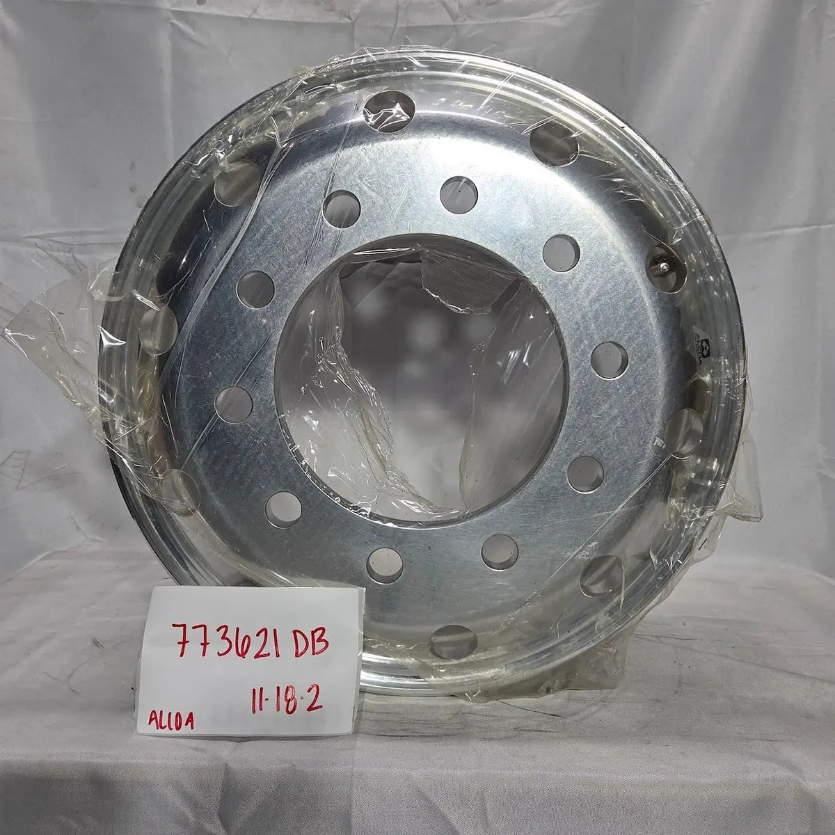 19.5X7.5 Alcoa 10X285mm Hub Pilot Durabright Evo Front (Returned Item) 1