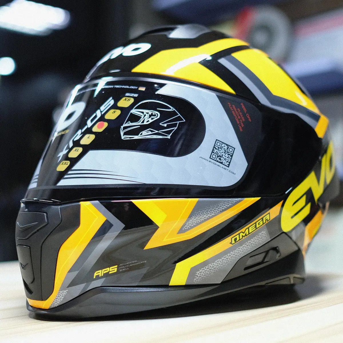 Evo Xr-05 Graphics Glossy Omega Yellow 1