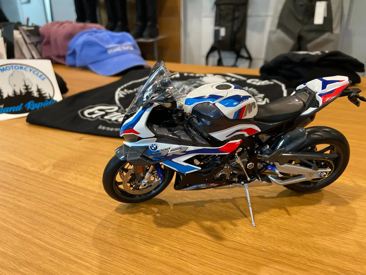 Bmw M1000rr 1:10 Scale Model 1