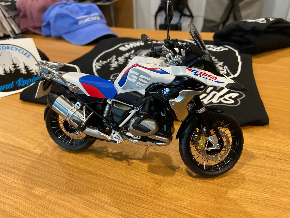 Bmw R1250gs 1:10 Scale Model 1