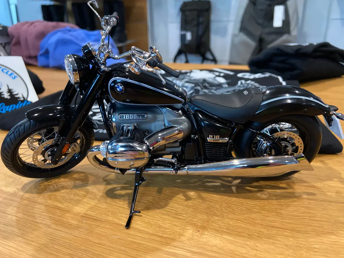 Bmw R18 1:10 Scale Model 1