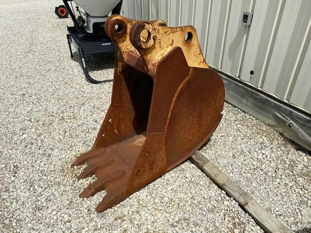 Used - John Deere 24" Heavy Duty Excavator Bucket 1
