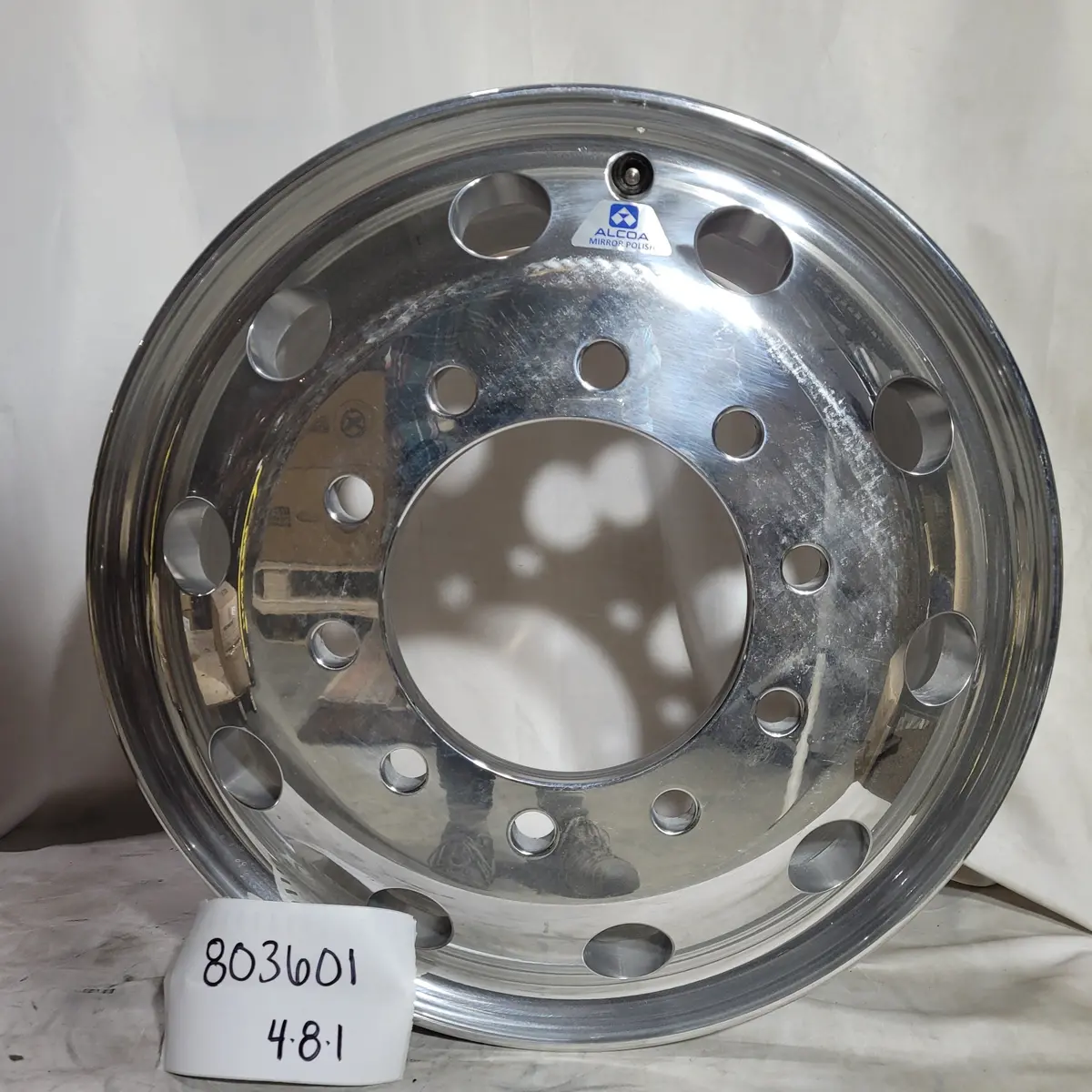 22.5X10.50 Alcoa 10X285mm Hub Pilot (Uni-Mount) Mirror Polished Front Only (Returned Item) 1